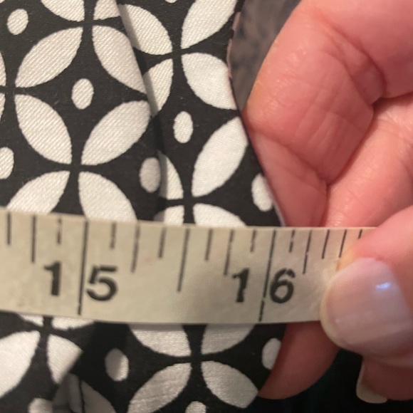 New Direction scalloped shorts/black & white/ front & back pockets/ NWT/ size 14 - Picture 8 of 8